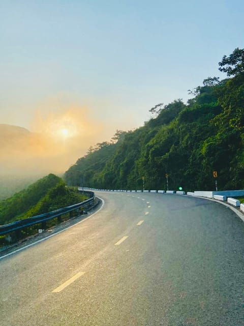 Hoi An: Explore Hai Van Pass & Monkey Mountain by Motorbike