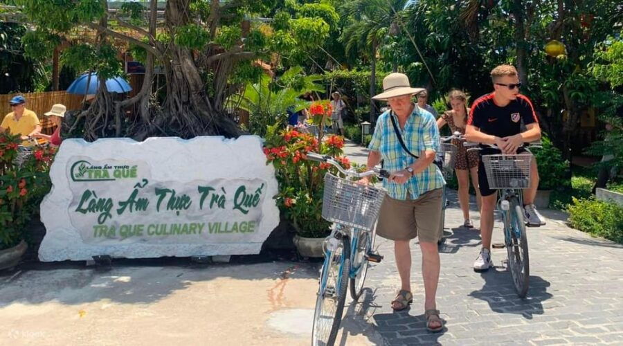 Hoi An: Farming and Fishing by Bicycle at Tra Que Village