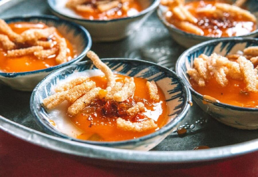 Hoi An Walking Street Food Tour by Local Guide