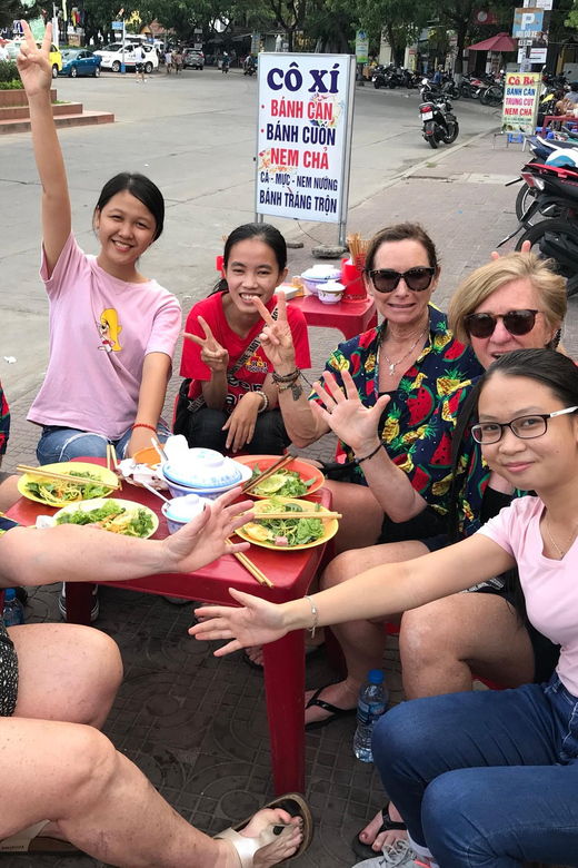 Hoi Ans Street Food Scene: Unforgettable Flavors
