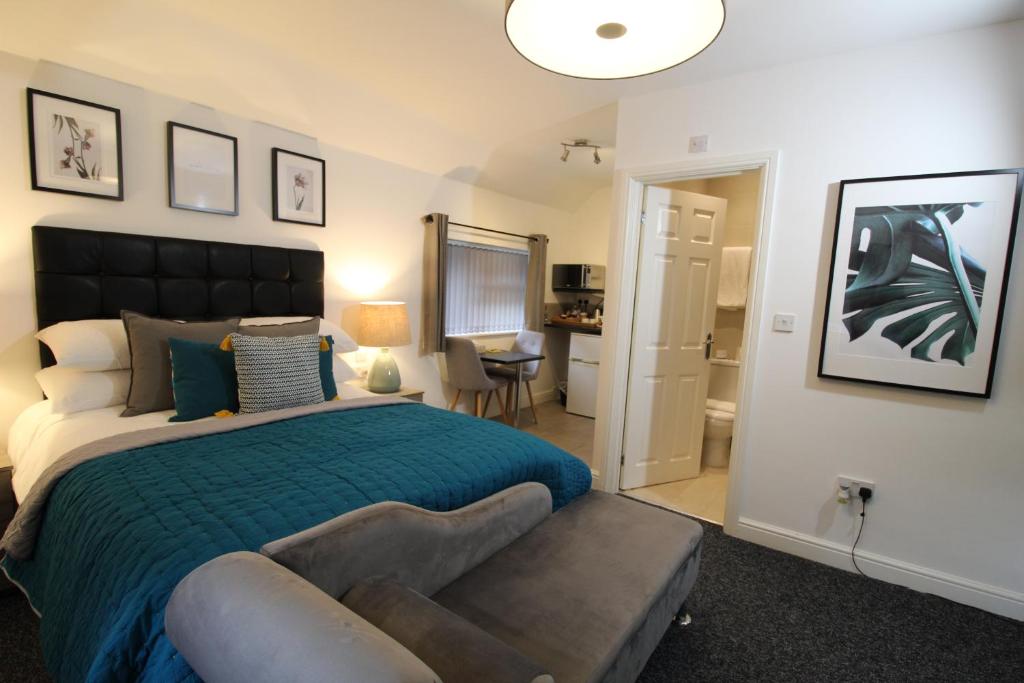 Holcombe House Review