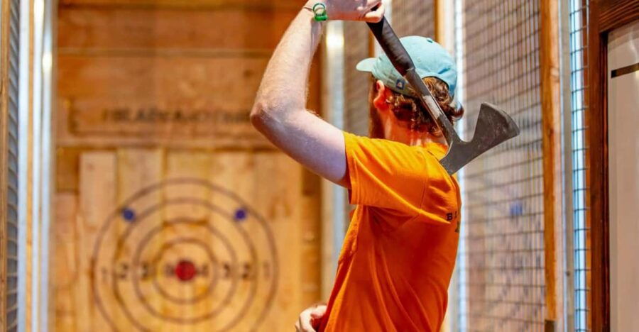 Honolulu: Blade & Timber Axe Throwing