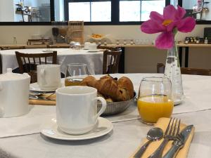 Hotel and Apartments the Plane Trees - Overview of Hotel and Apartments