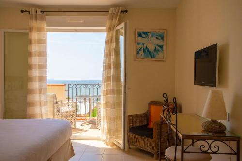 Hotel De La Pyramide - Hotel Overview