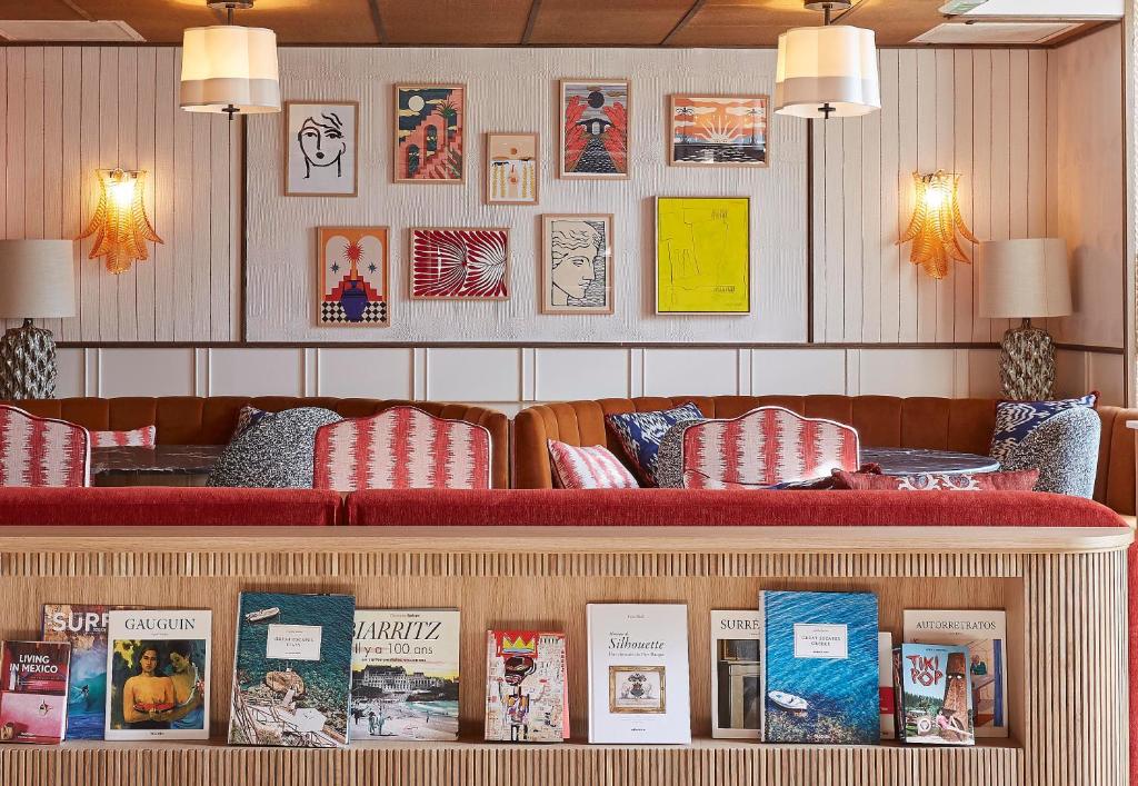 Hotel De Silhouette - Hotel Overview and Location