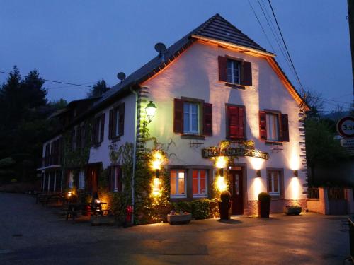 Hotel Du Haut Koenigsbourg - Between Vineyards and Castle - Hotel Overview and Location