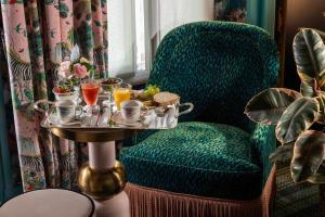 Hotel Ginette at Folie - Hotel Overview and Location