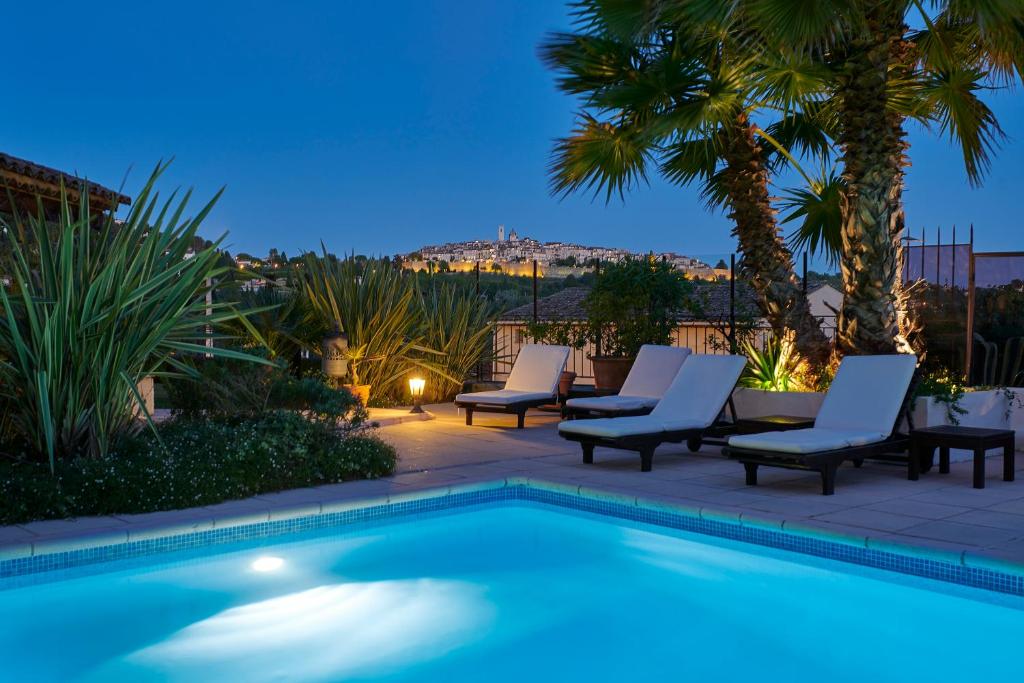 Hotel La Grande Bastide - Hotel Overview and Location