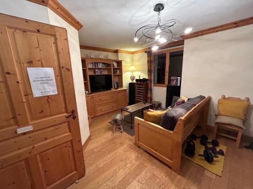 Hotel Le Jalouvre - Overview of Hotel Le Jalouvre