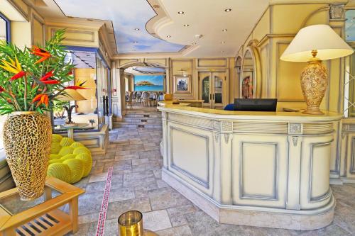 Hotel Le Rocher - Hotel Overview and Location