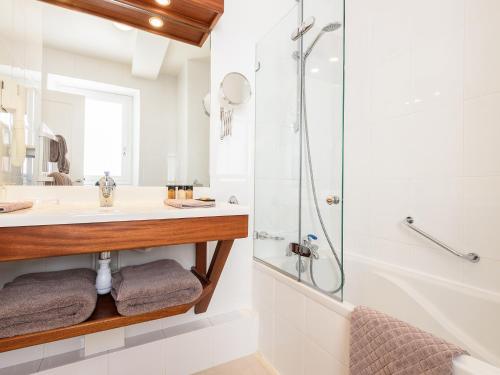 Hotel Les Almadies - Heart of the City - Hotel Overview and Location