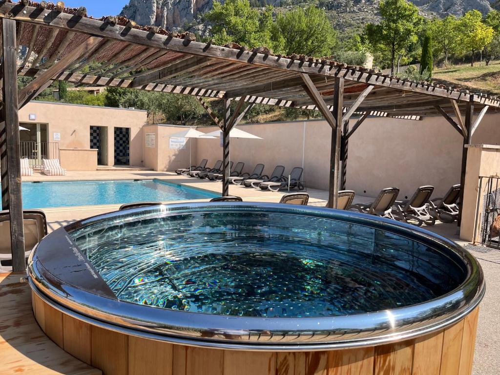 Hotel The Restanques of Moustiers - Hotel Overview and Location