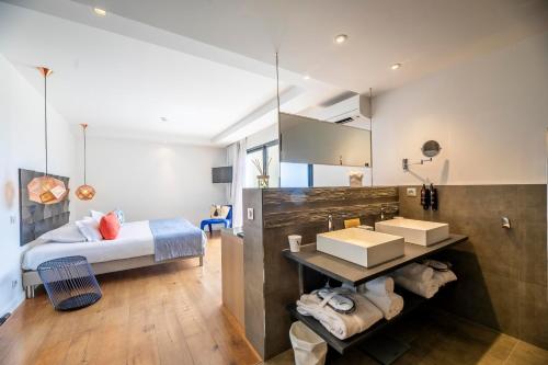 Hotel Version Maquis Santa Manza - Hotel Overview and Location