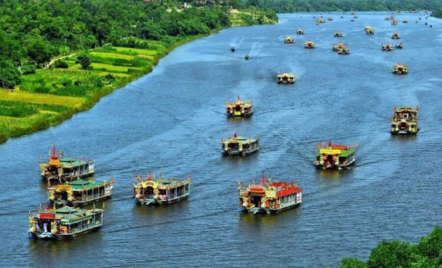 Hue Boat Tour On Perfume River