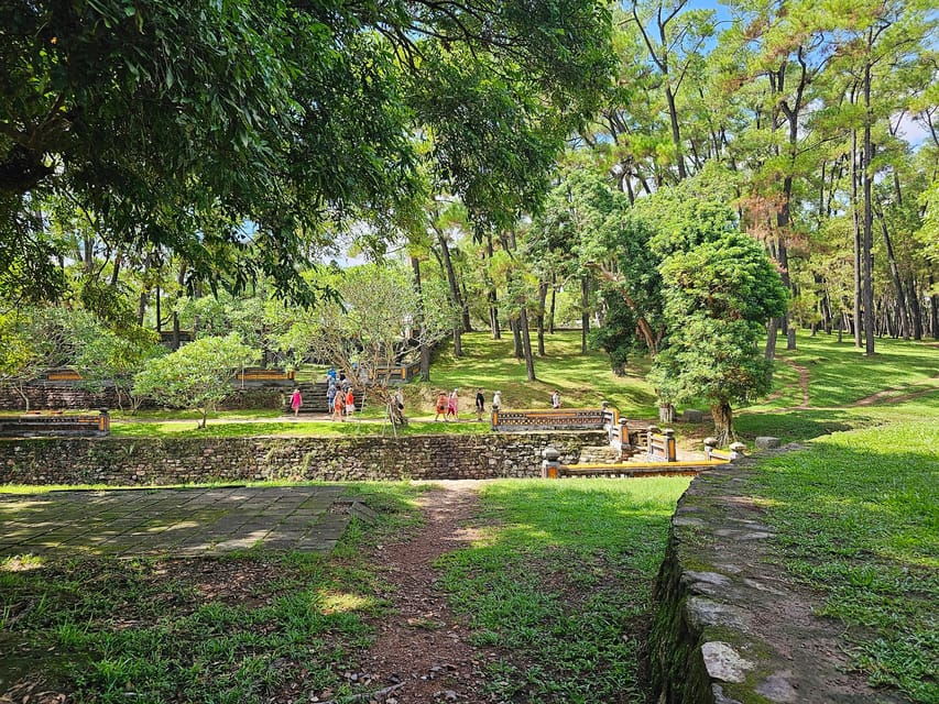 Hue City Tour Half Day: Imperial City and Tu Duc Tomb by Car