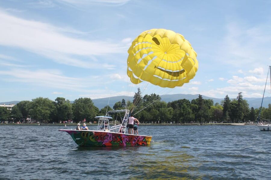 Kelowna: Early Bird Parasailing Expereince