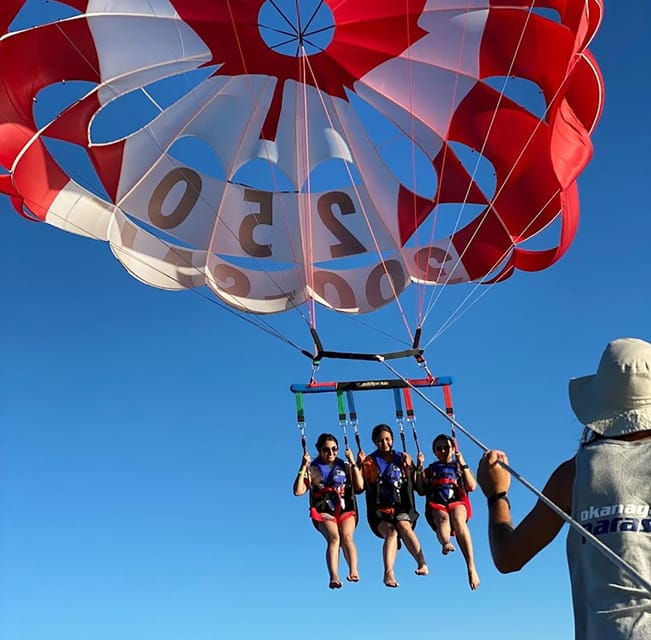 Kelowna: Group Parasailing Tour and Boat Ride