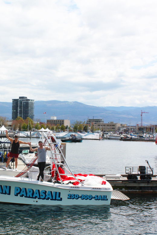 Kelowna: Ultimate Parasailing Experience