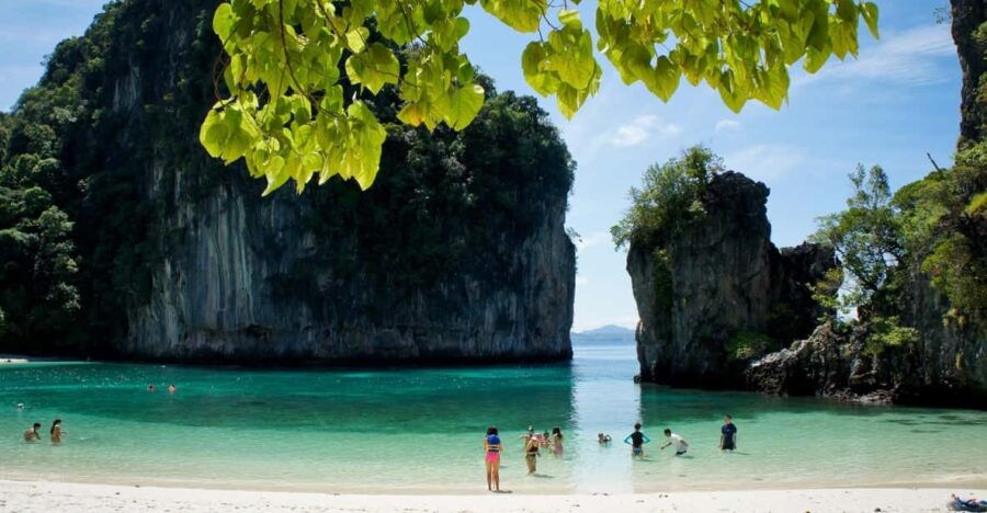 Krabi: James Bond + Koh Hong, Speedboat, Small Group 12 Pax
