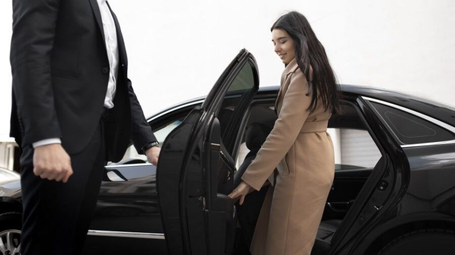 Kraków: Airport Private Transfer by Luxury Car - Service Overview