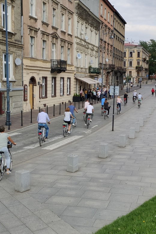 Krakow: Multilingual Tour On Electric Bikes - Tour Overview
