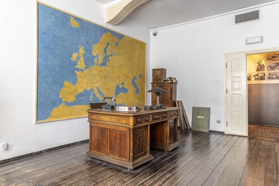 Krakow: Oskar Schindlers Factory Entry and Guided Tour