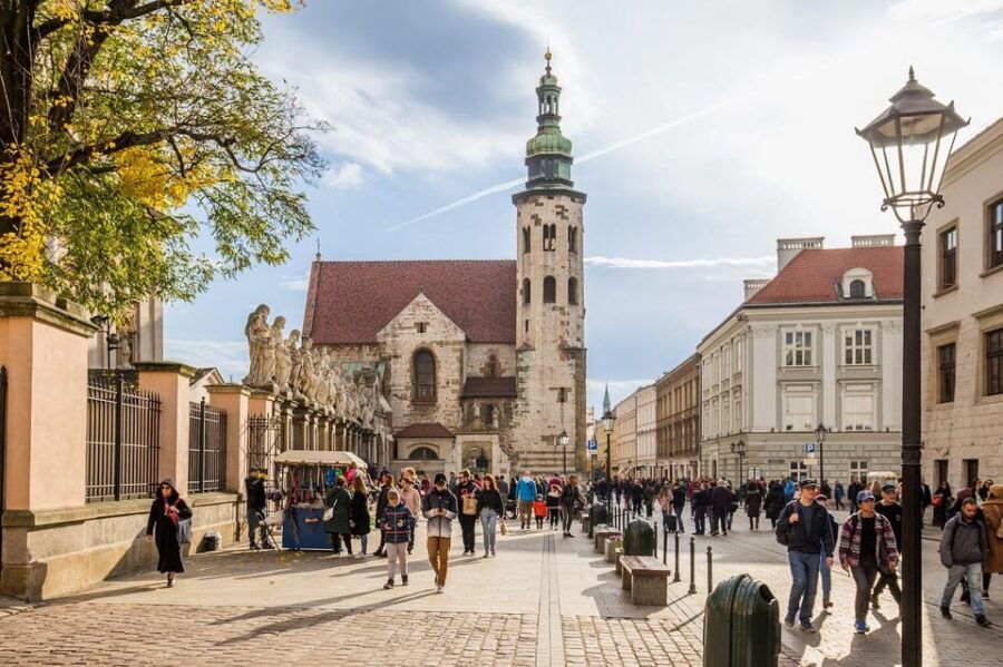 Krakows Rynek Museum, Old Town & St. Marys Basilica Tour