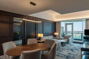 Le Meridien Mina Seyahi Beach Resort & Waterpark - Overview and Location