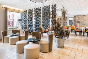 Le Place Neuve - Hotel Overview and Location