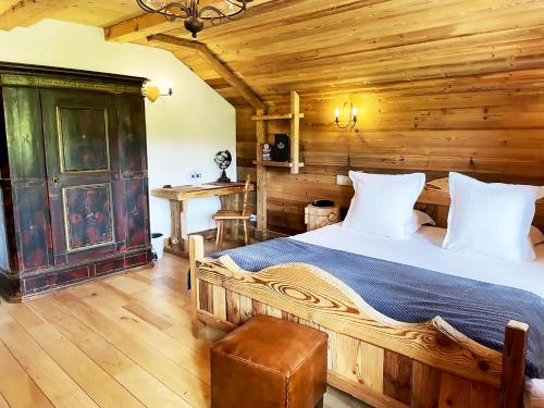 Le Tillau - Hotel Overview and Location