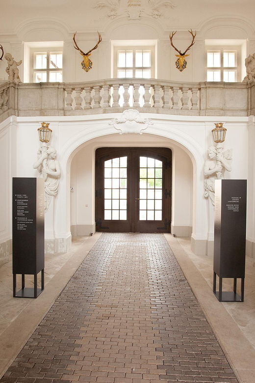 Lichtenwalde Castle: Guided Tour - Tour Overview