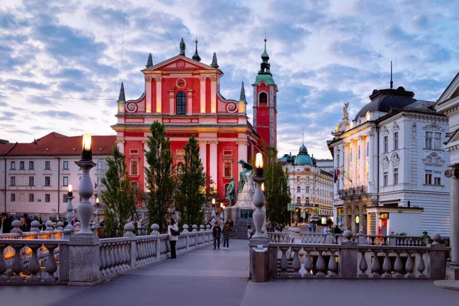Ljubljana: 2.5h Walking Tour With Local Guide - Tour Overview and Pricing