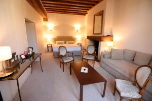 Logis - Hotel & Restaurant of the Court - Hotel Overview and Location