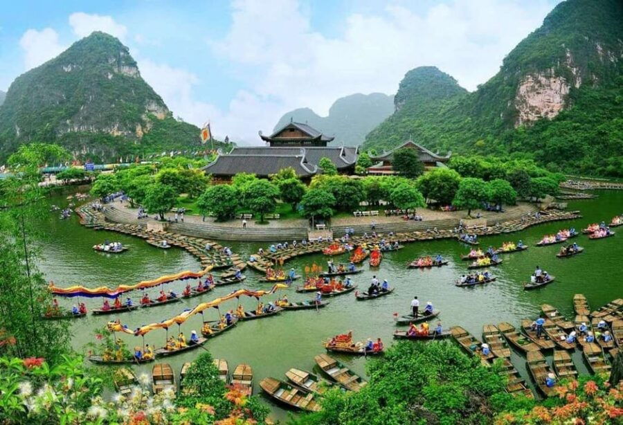 Luxury Tour Bai Dinh-Trang An-Mua Cave Limo Bus-Buffet Lunch