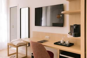 Majestic Hotel - Hotel Overview and Location