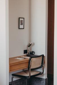 Modern Hotel - Hotel Overview and Location