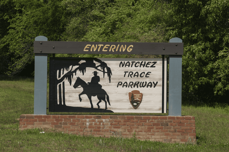 Natchez Trace Parkway: Scenic Routes Driving Tour