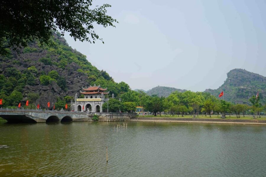 Ninh Binh: Hoa Lu, Trang An & Hang Mua Trip by Limousine Bus