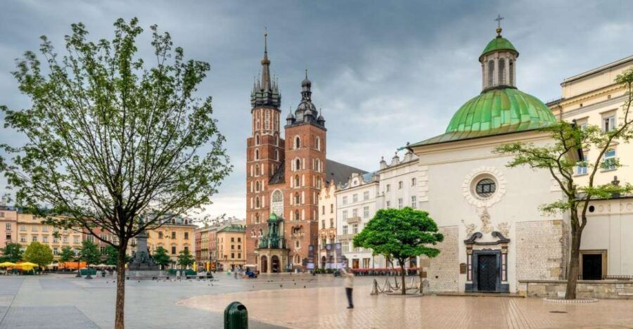 Old Town Short Guided Walk With Entry to St. Marys Basilica