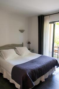 On the Olive Side - Hotel Overview and Location