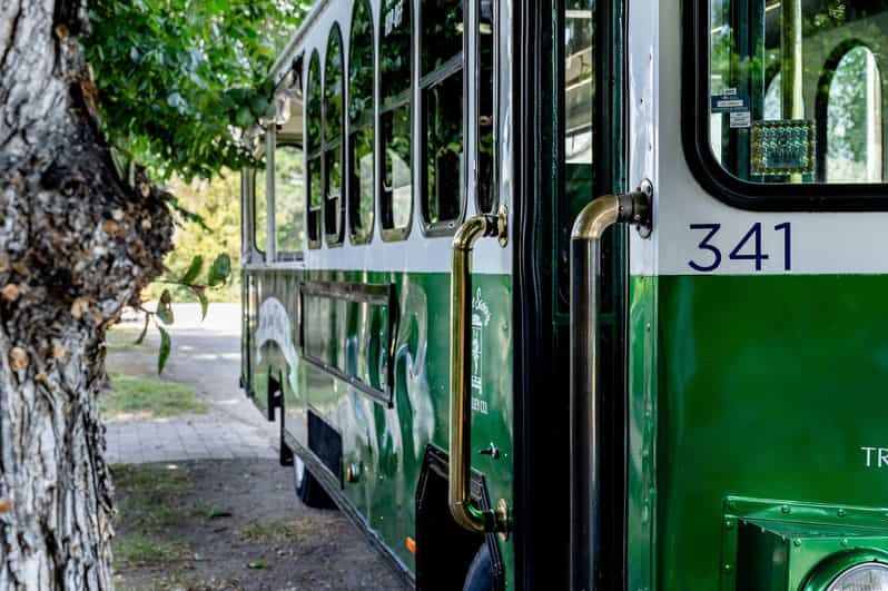 Penticton: Hop-On Hop-Off Trolley to The Naramata Bench - Activity Overview