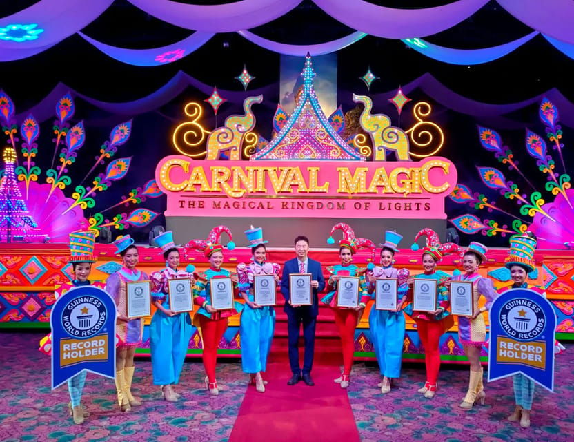 Phuket: Carnival Magic Show + Buffet Dinner