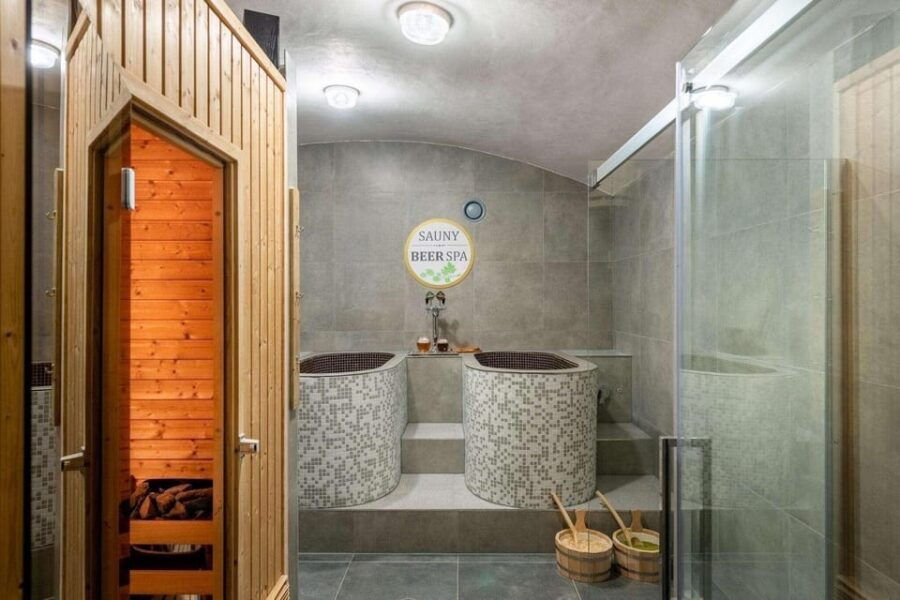 Prague: Beer Spa Experience With Unlimited Beer and Sauna