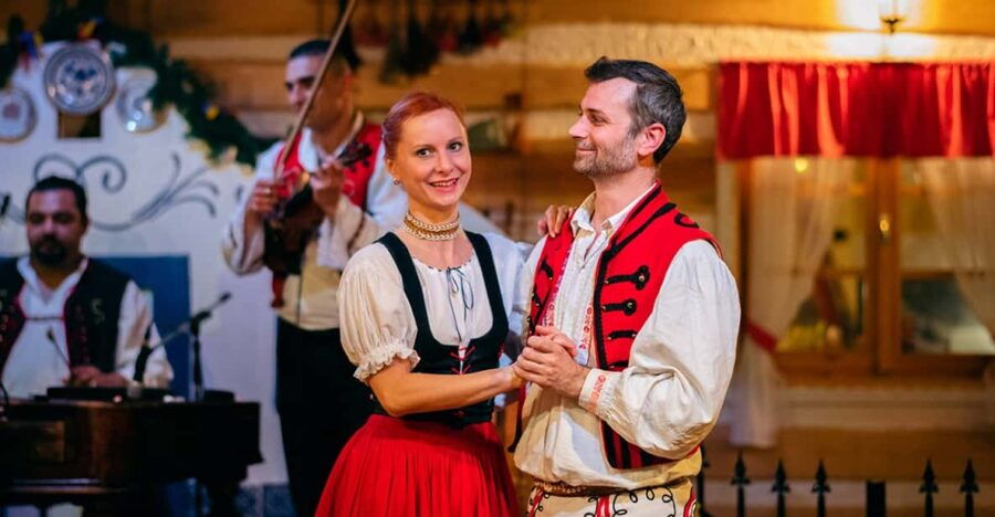 Prague: Folk Dancing Dinner Experience