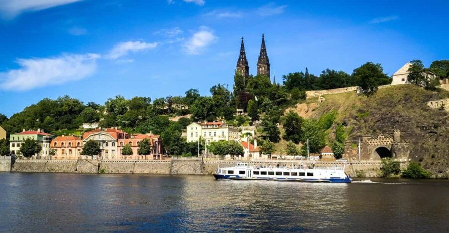 Prague: Narrated Sightseeing Cruise