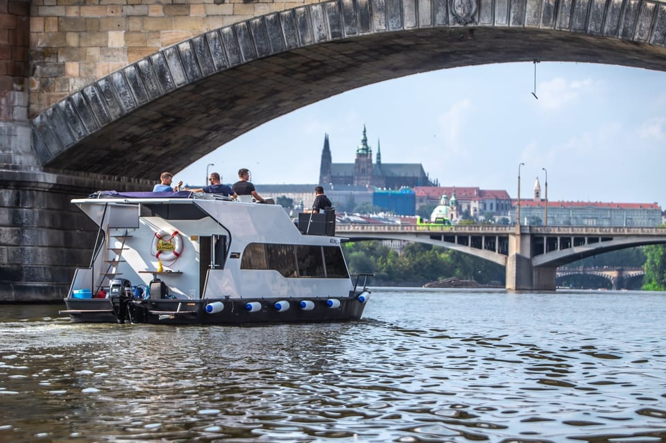 Prague: Private River Cruise With Unlimited Beer or Prosecco - Overview of the Cruise Experience