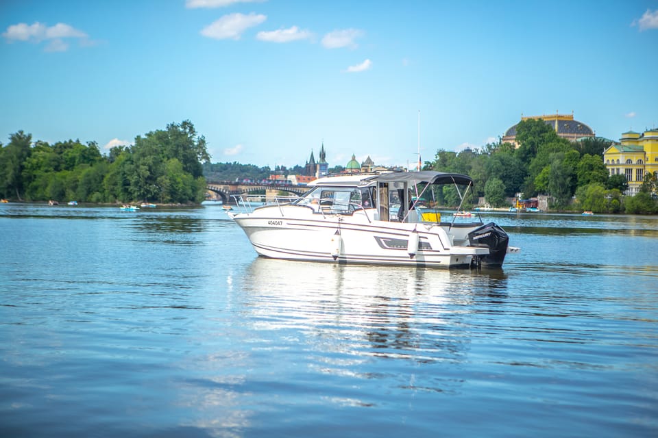 Prague: Private Vltava River Speedboat Cruise With Prosecco - Experience Overview