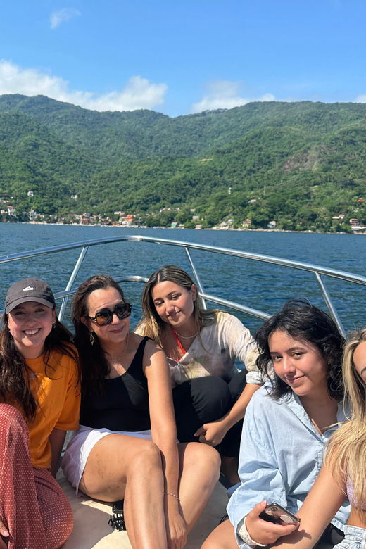 PRIVATE BOAT TOUR FULL DAY FOR 9 PEOPLE TO YELAPA & SNORKEL - Tour Overview
