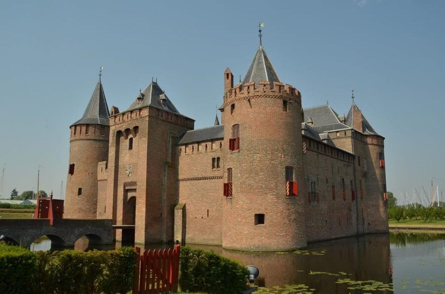 Private Castle Tour to Muiderslot and De Haar