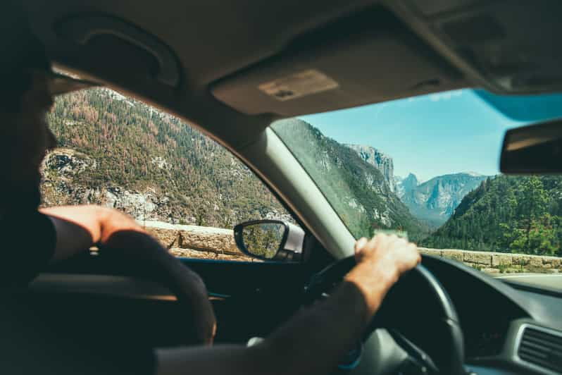Private Shuttle: Airport/Calgary to Canmore/Banff Transfers